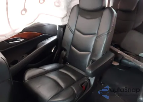 2015 Cadillac Escalade Luxury z USA, uszkodzony, nr VIN 1GYS4BKJ8FR260241